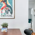 Daire Vintage Inspired Flat In