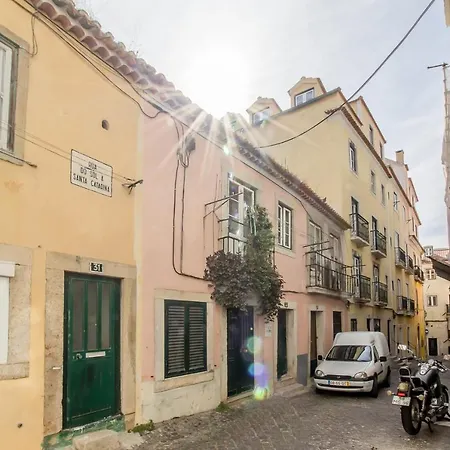 Unique And Stylish Flat In Historic * Lissabon